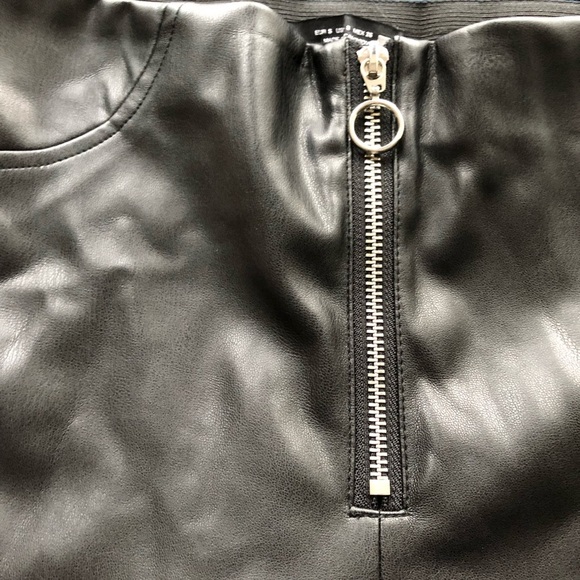 ZARA Black Faux-Leather Pants - Picture 5 of 9